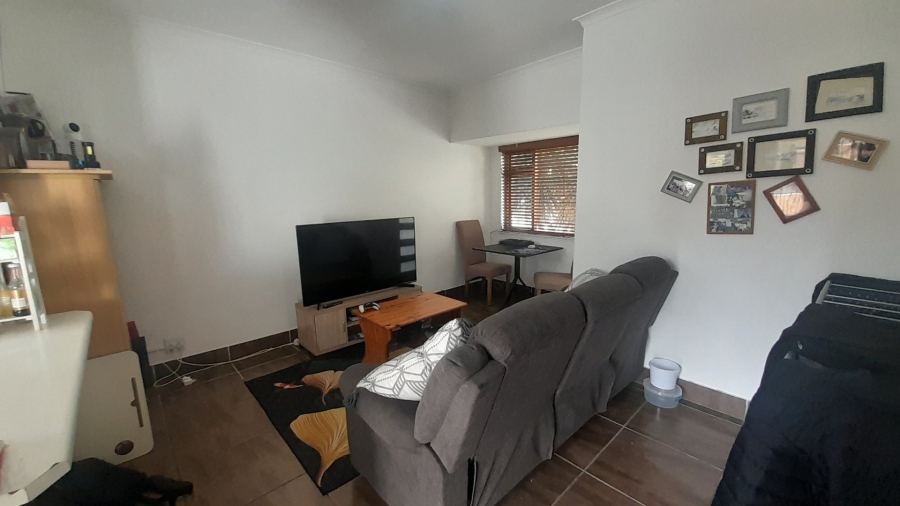To Let 1 Bedroom Property for Rent in Kenilworth Western Cape